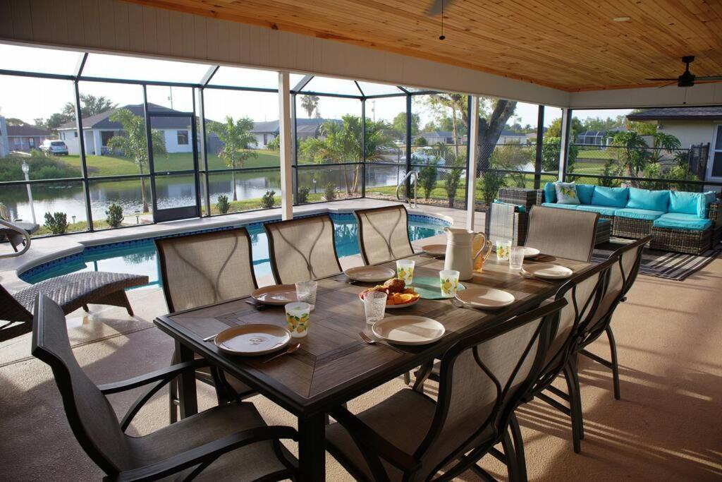Cozy Retreat, Heated Pool, Water Canal, Bikes,3 Bedroom ケープコーラル エクステリア 写真
