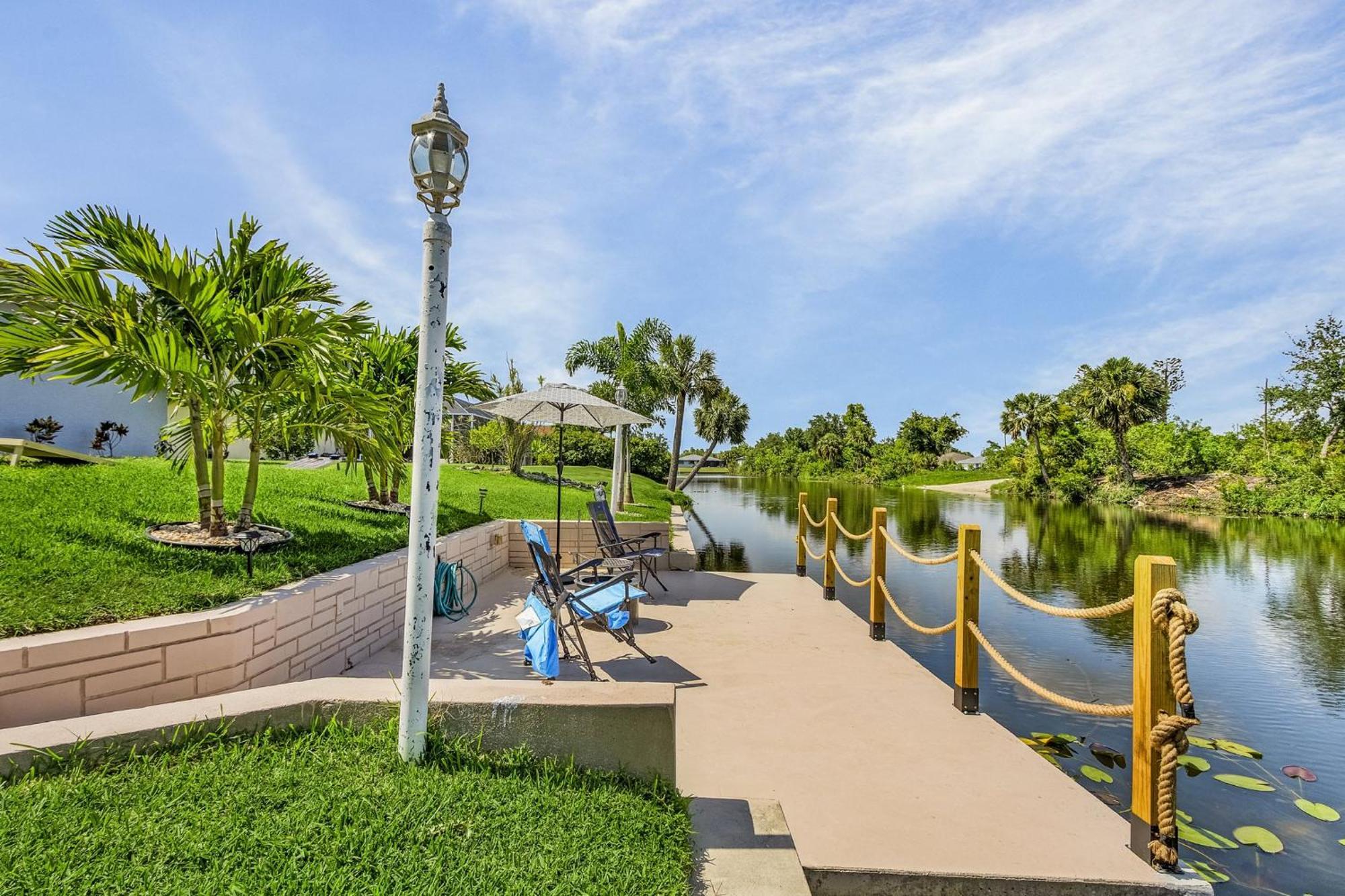 Cozy Retreat, Heated Pool, Water Canal, Bikes,3 Bedroom ケープコーラル エクステリア 写真