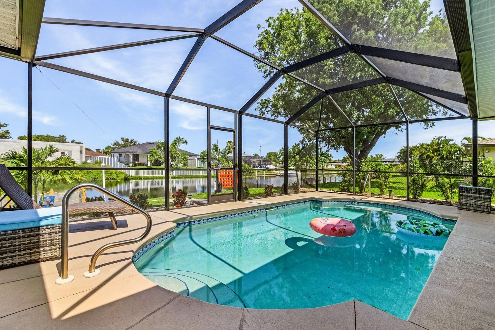 Cozy Retreat, Heated Pool, Water Canal, Bikes,3 Bedroom ケープコーラル エクステリア 写真